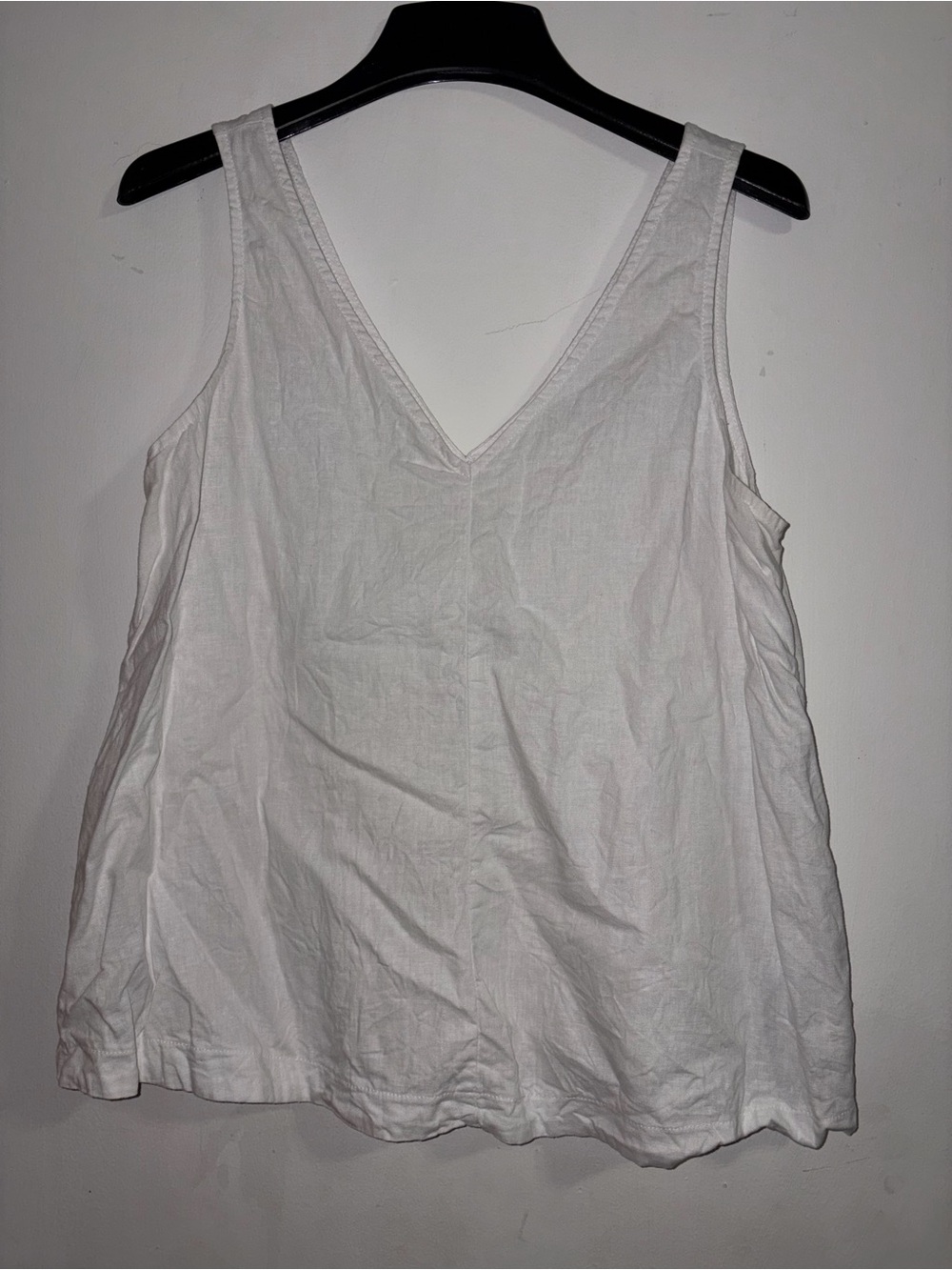 Classic White V-Neck Sleeveless Women's Top - Linen Blend